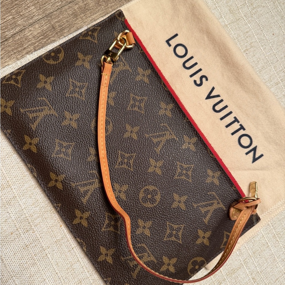 Louis Vuitton Neverfull pochette